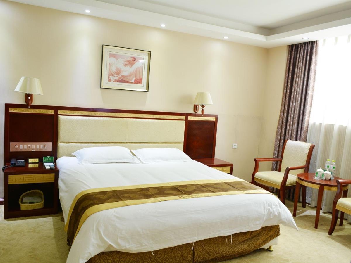 Greentree Alliance Guangxi Hezhou Babu District Lingfeng Square Hotel Esterno foto