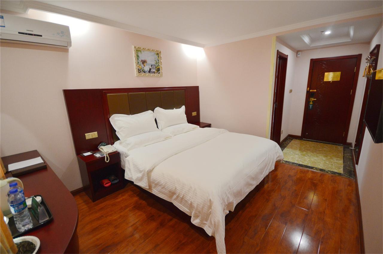 Greentree Alliance Guangxi Hezhou Babu District Lingfeng Square Hotel Esterno foto